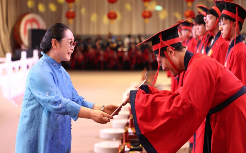 金秋揚(yáng)帆，逐夢(mèng)遠(yuǎn)航！榮程學(xué)子成人禮儀式