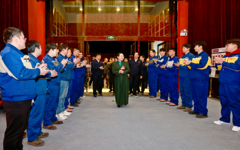 榮程集團(tuán)歡迎全國(guó)人大代表、榮程集團(tuán)董事會(huì)主席張榮華光榮履職載譽(yù)歸來(lái)