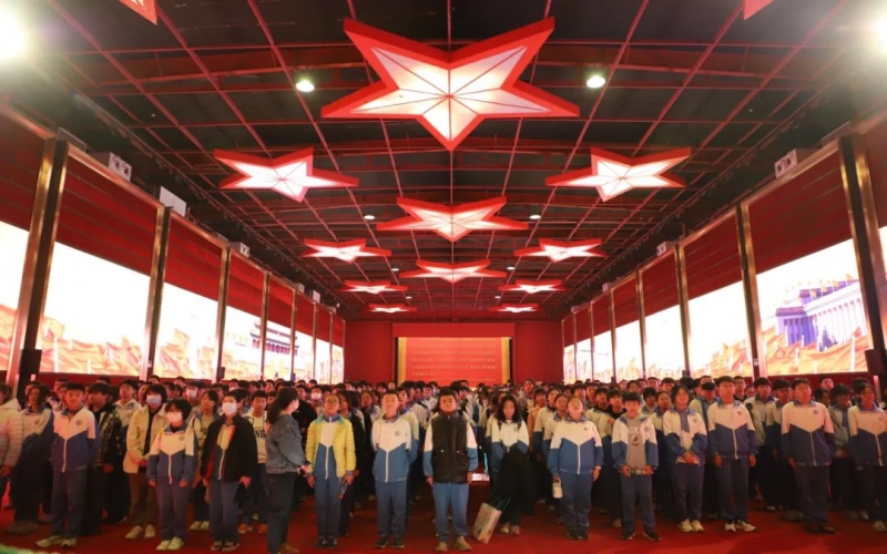 傳承紅色基因 激發(fā)報(bào)國(guó)熱情 時(shí)代記憶館迎來天津市82中500余名師生